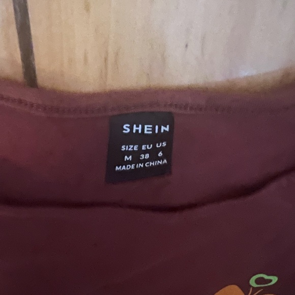 brown fitted t shirt with butterfly’s - Picture 2 of 3